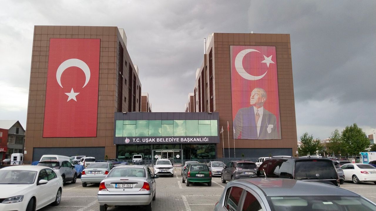usak-belediye-binasi